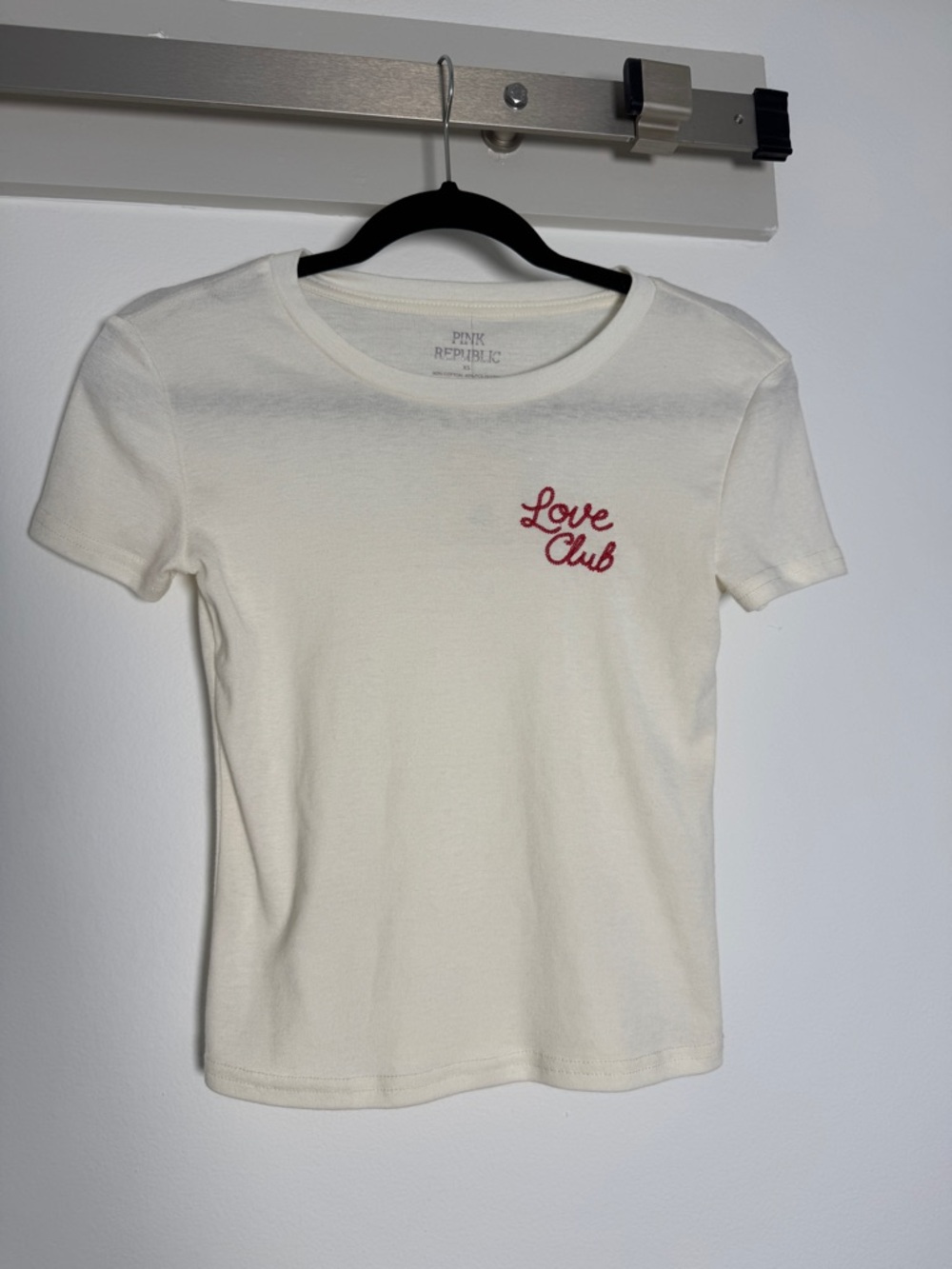 Pink Republic Cream White Crewneck Tee with Love Club in red XS NWT